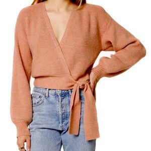 Wayf Women's V-Neck Sweater in Warm Apricot